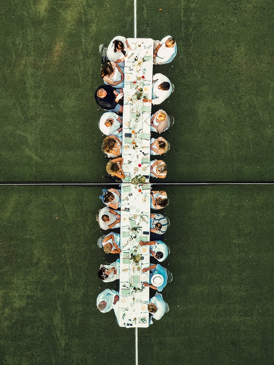 Una cena sobre la cancha